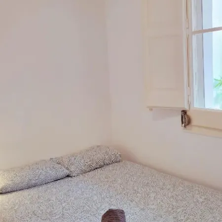 Private Near Parallel Av Hostel *