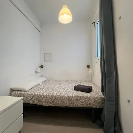 Private Near Parallel Av Albergue