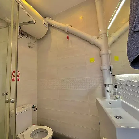 Private Near Parallel Av