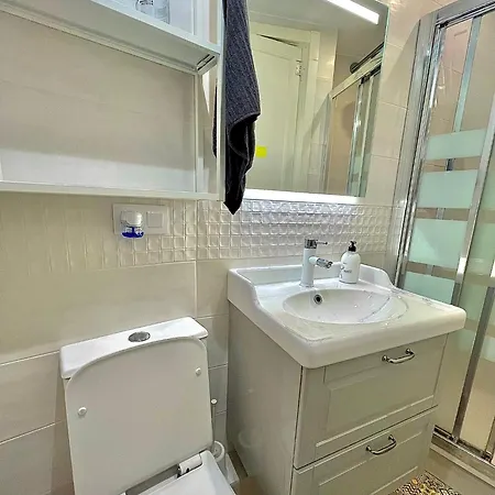Hostel Private Near Parallel Av